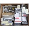 Image 1 : BOX OF BATHROOM FIXTURES INCLUDING TOWEL