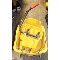 RUBBERMAID BRUTE MOP RINGER AND BUCKET