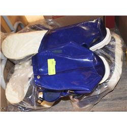 4 PAIR OF NEOS OVERSHOES SIZE MEDIUM