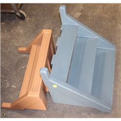 2 PLASTIC STEP DISPLAY RISERS