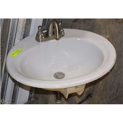 PORCELAIN BATHROOM SINK WITH FAUCET/TAPS