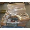 Image 1 : ME#18 PALLET OF MISC DISPLAY PICTURE FRAMES, PLAST