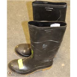 STEEL TOE WITH STEEL SHANK RUBBER BOOTS SIZE 10