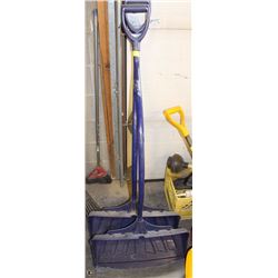 LOT OF 2 SNOW SHOVELS AS THEY COME