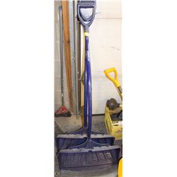 LOT OF 2 SNOW SHOVELS AS THEY COME