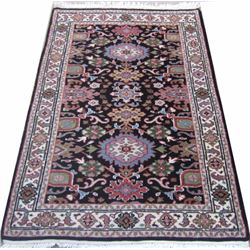 lustrous Indian Heriz design handmade Rug (59"X26")