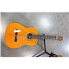 Image 2 : HONDO ACOUSTIC GUITAR WITH STAND