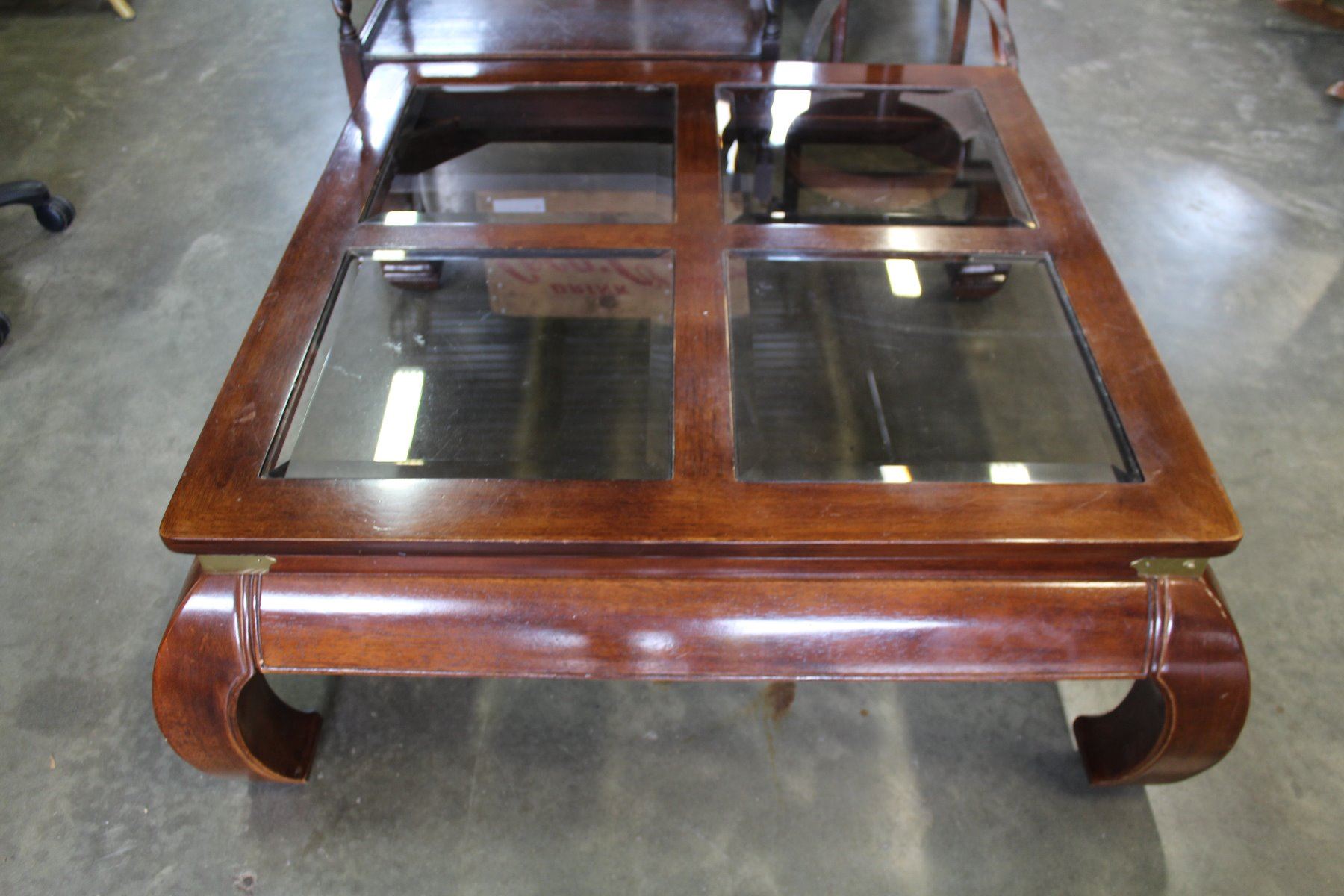 Featured image of post Coffee Table Glass Insert : This modern looking sydney coffee table shows your bold side with its clean white lines and black accented glass insert.