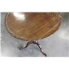 Image 2 : VINTAGE MAHOGANY PARLOR TABLE