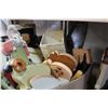 Image 2 : LOT OF TOLE PAINTED DECORATIVE WOODEN WARES