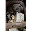 Image 1 : BOX OF COLLECTIBLE CHINA