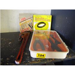 HAMMER & PLYER SET/14" PIPE WRENCH/SANDPAPER/WAX TOILET BOWL RING/ETC