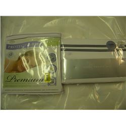 TWIN MATTRESS PROTECTOR/SHEET SET