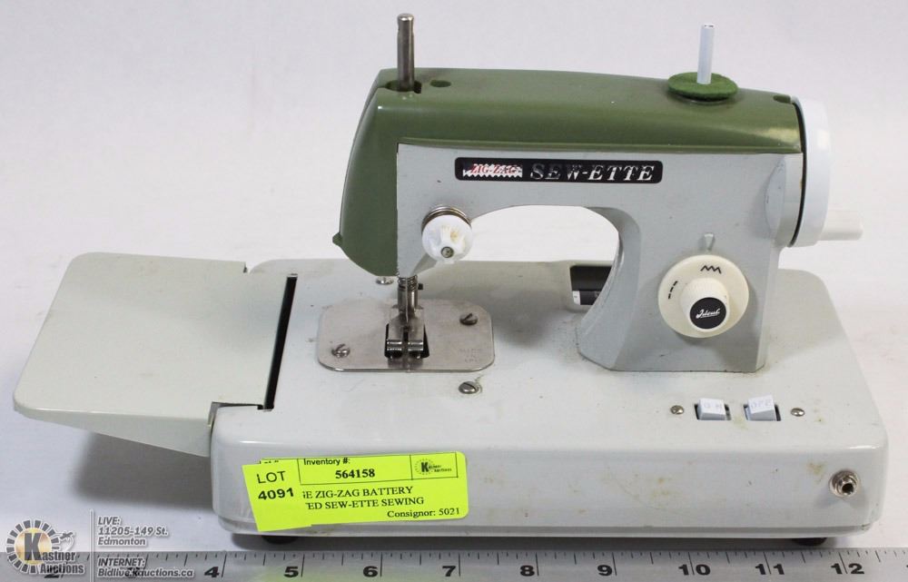 VINTAGE ZIGZAG BATTERY OPERATED SEWETTE SEWING