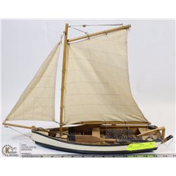 VINTAGE WOODEN ROW BOAT MODEL 22” X 13”