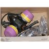 Image 1 : BOX WITH "NORTH" RESPIRATOR - SIZE LARGE,