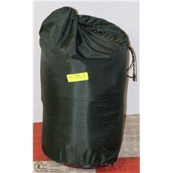 HILLARY FULL SIZE SLEEPING BAG - GREEN