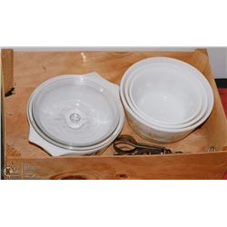 1960'S PYREX 3 MIXING BOWL SET & PYREX CASSEROLE