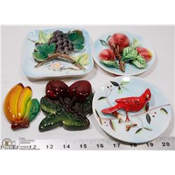 LOT OF 2 CHALKWARE AND 3 PORCELAIN WALL HANGERS