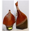 Image 1 : 2 WOOD VASES