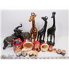 Image 1 : SET OF 3 WOODEN GIRAFFE 10H W/ELEPHANTS