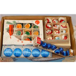 5 BOXES OF VINTAGE CHRISTMAS DECORATIONS