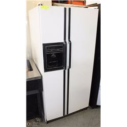 GE 2 DOOR UPRIGHT FRIDGE/FREEZER WITH WATER
