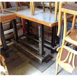 LOT OF 5 TABLES WITH METAL BASES