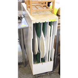 LOT OF 5 LARGE MIRRORED PLATTERS WITH CASE