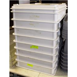 LOT OF 8 SOLID WHITE PLASTIC TRAYS, WITH 2 LIDS