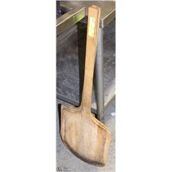 2 PIZZA PADDLES