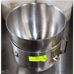 2 KITCHEN AND MIXING BOWLS