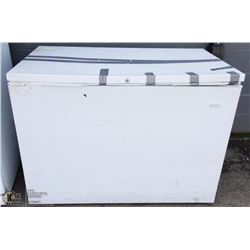 WHITE FREEZER CHEST