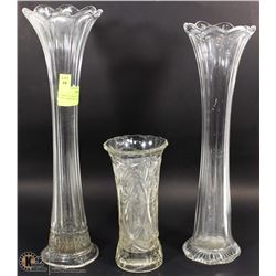 LARGE GLASS VASE, PRINT BASE TALL GLASS VASE AND