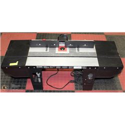 MASTERGRIP ROUTER TABLE W/ ROUTER