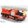 Image 1 : 1981 VINTAGE RED FIRE TRUCK