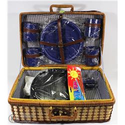 PICNIC BASKET WITH SETTING OF 4