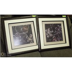 PAIR OF MODERN FRAMED FLORAL PRINTS