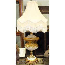 VINTAGE ESTATE GLASS LAMP