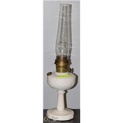 ALADDIN LANTERN W/ GLASS SHADE