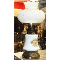 MEDIUM ANTIQUE MILK GLASS TABLE LAMP