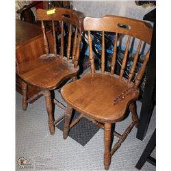 A PAIR OF VINTAGE SOLID OAK CHAIRS