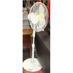 DURABRAND 3-SPEED OSCILLATING FLOOR FAN