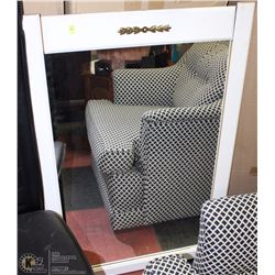 WHITE SHOWHOME MIRROR 26"X40"