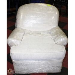 WHITE FABRIC ACCENT CHAIR