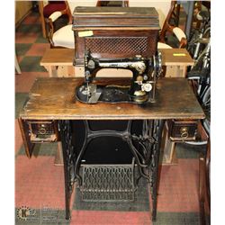 1889 SINGER SEWING MACHINE W/ STAND AND LID