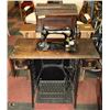Image 1 : 1889 SINGER SEWING MACHINE W/ STAND AND LID