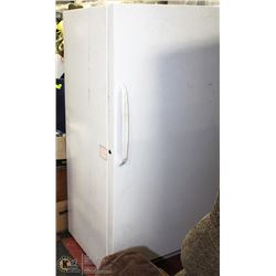 PALLET/PILE OF ESTATE INCL UPRIGHT FREEZER,