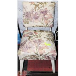 VINTAGE ACCENT CHAIR