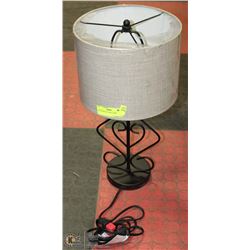 BLACK METAL TABLE LAMP